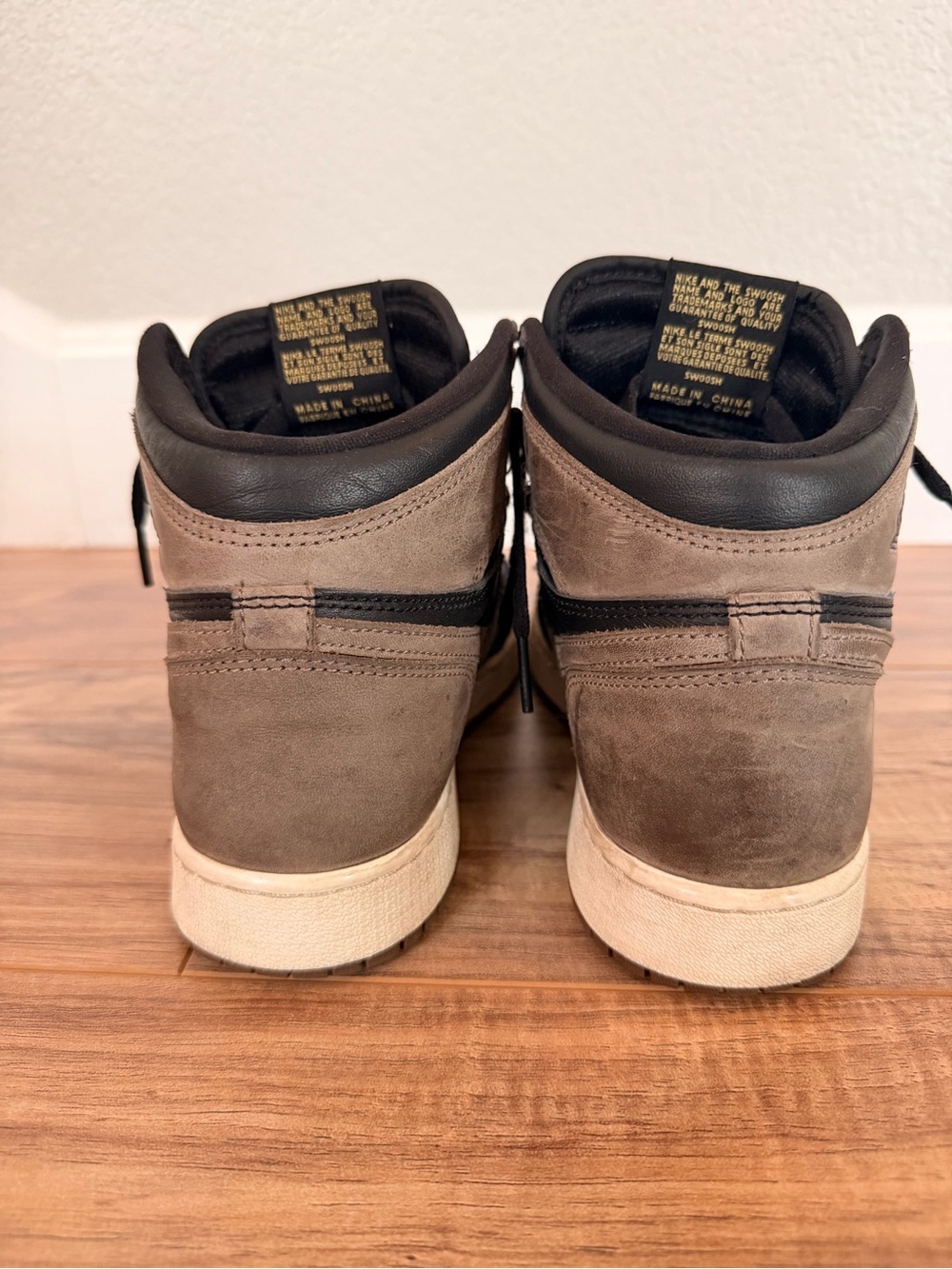 Nike Air Jordan 1 Mid Top Sneakers - Black Leather & Brown Suede Size 6.5 - Picture 4 of 8